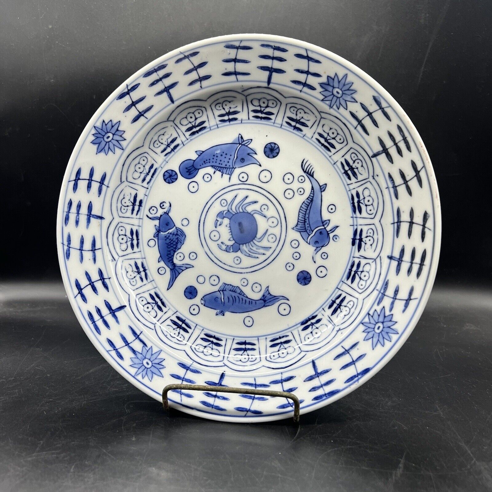 A Fine Chinese Blue and White 'Crab and Fish' 10” Dish