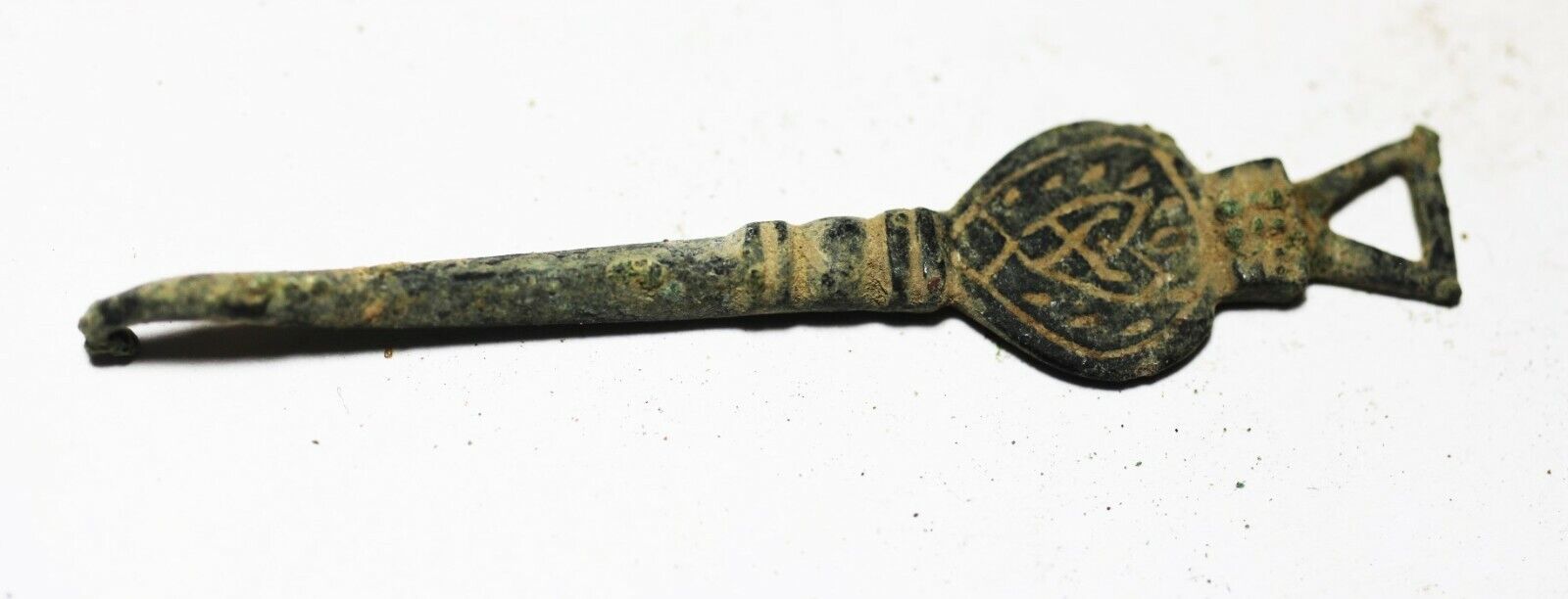 ZURQIEH -AS23375- ANCIENT ROMAN BRONZE NEEDLE OR FISHING HOOK. 200 - 300 A.D