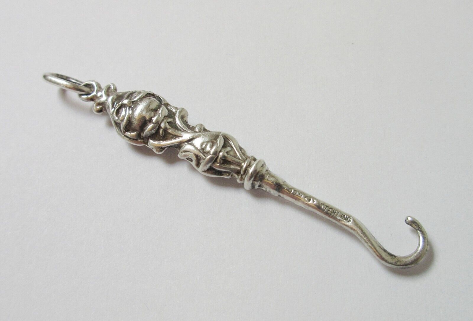 Antique Sterling Silver Repousse Glove Hook Chatelaine Ref. A51