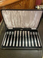 A Cased Set of 6 Art Decò Silver Plated Fish Cutlery Set By Elkington Circa 1920 picture